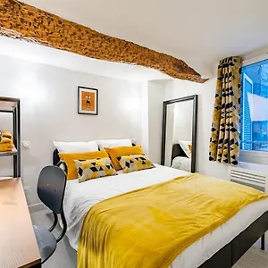 Appartement Roche : 3 Chambres,6 Personnes, Bien Equipe, Deco+, Toulon